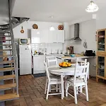 Yellow House Tatil Evi