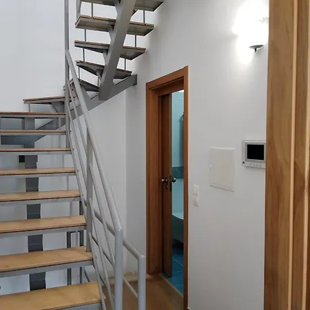 Yellow House * تافيرا