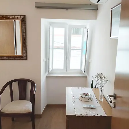 Yellow House تافيرا