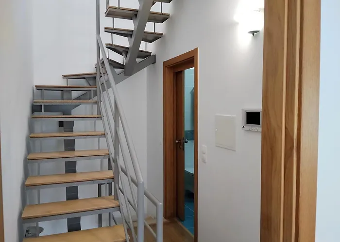 Yellow House * تافيرا