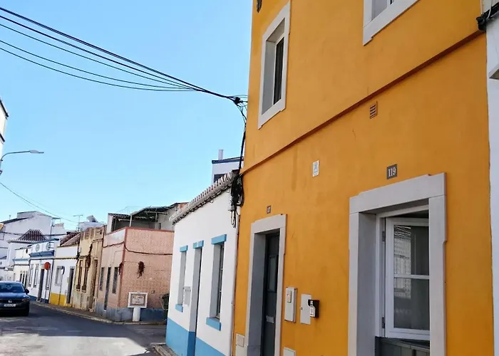 Yellow House Сasa de vacaciones