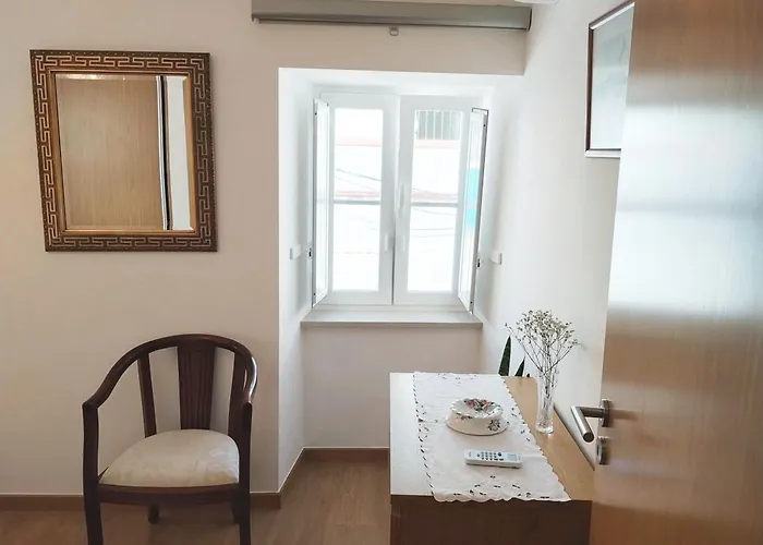 Yellow House تافيرا